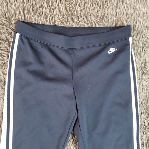 NIKE Capri Athletic Pants - Picture 3 of 5
